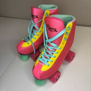 Lenexa Dottie Hibiscus Pink Roller Skates - Ladies Size 5 - CIB NIB Retro Quad